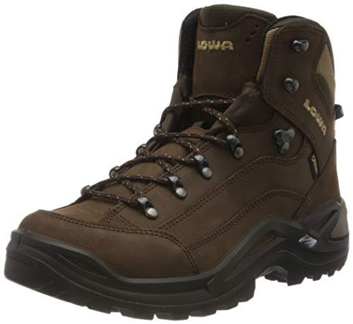 Lowa hiking boots: good brawny boot brand - www.hikingfeet.com